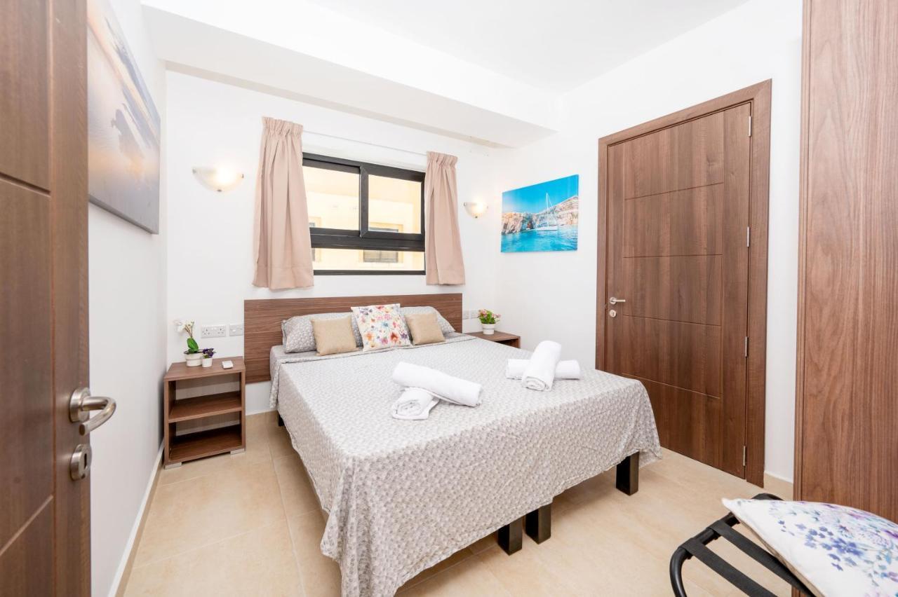 סיינט פול ביי Islet Promenade Seafront Apartment With Large Corner Terrace By Getawaysmalta מראה חיצוני תמונה