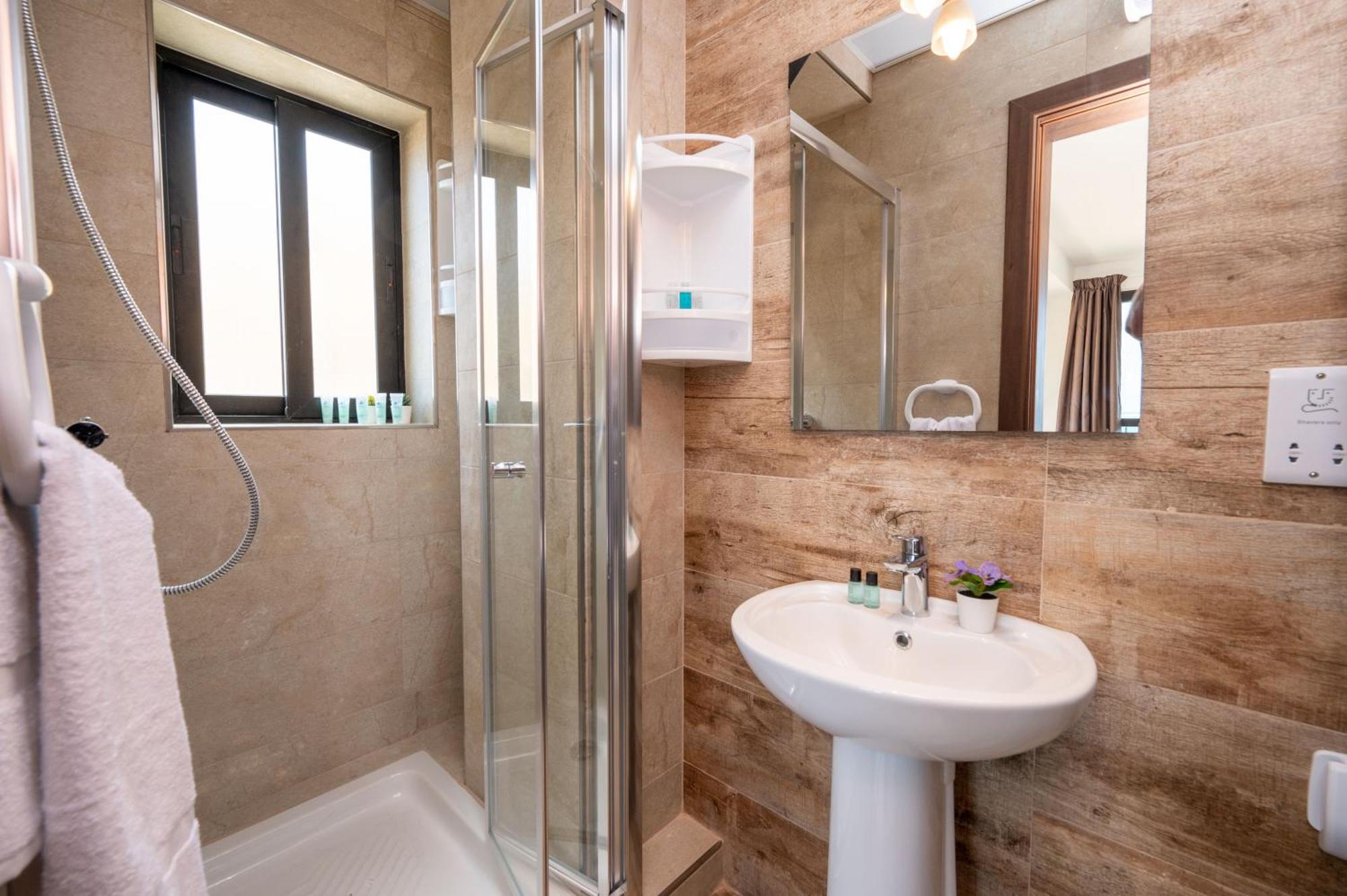 סיינט פול ביי Islet Promenade Seafront Apartment With Large Corner Terrace By Getawaysmalta מראה חיצוני תמונה